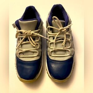 Nike Jordan 11 Retro Low "Georgetown" Size: Y: 5 W: 6 1/2